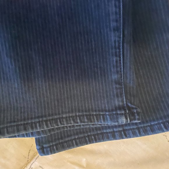 J Brand High Waisted, Cropped, Cigarette Jeans - 30 Waist - Picture 5 of 6